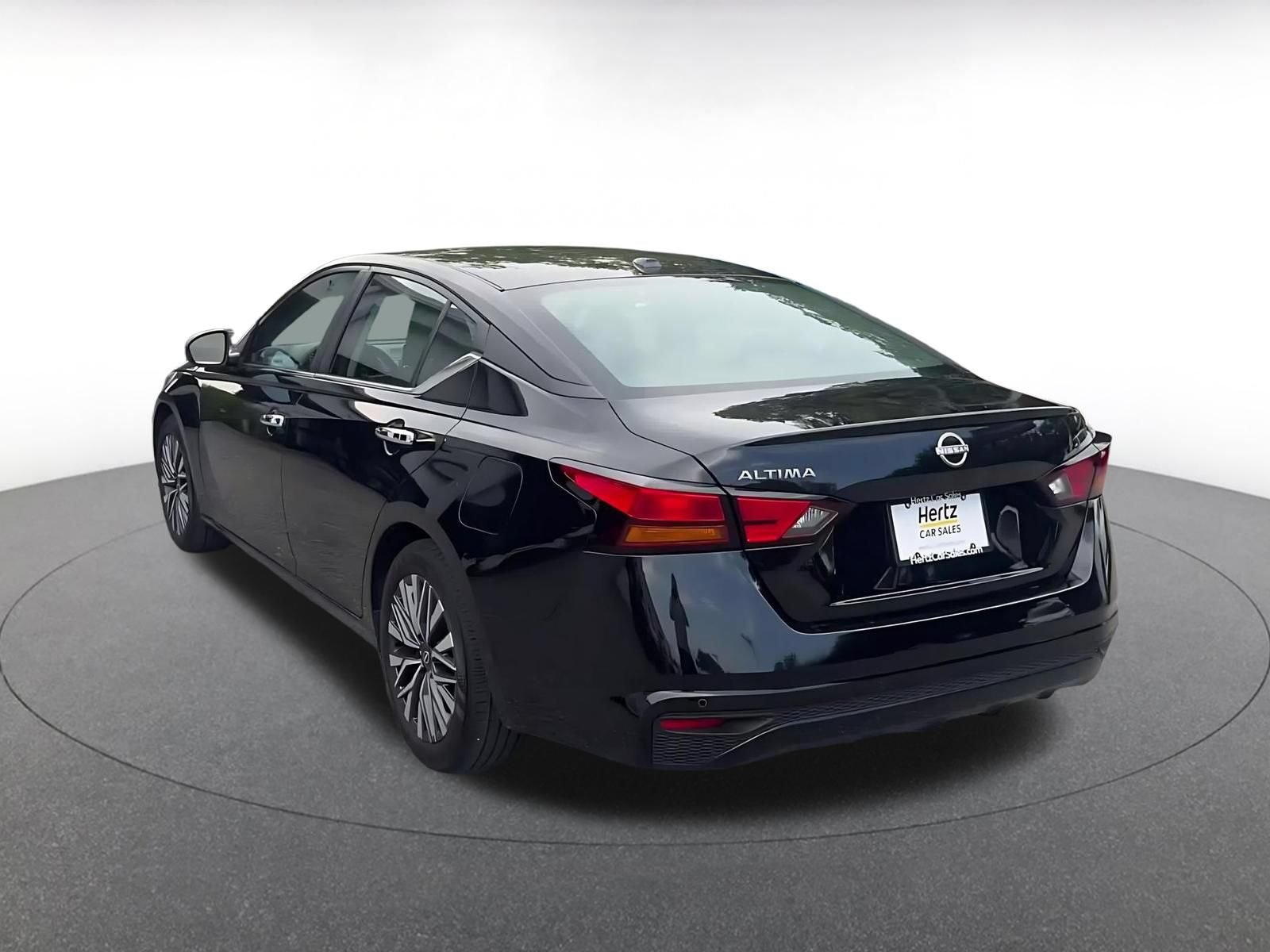 Used 2025 Nissan Altima 2.5 SV FWD image 9