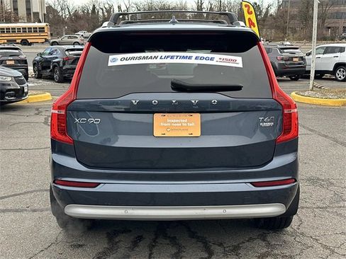 Used 2022 Volvo XC90 T6 Momentum image 3
