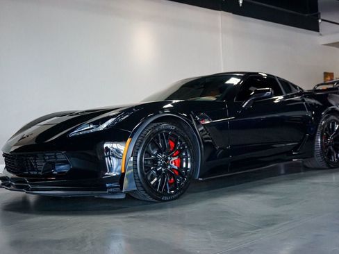 Used 2017 Chevrolet Corvette Z06 RWD image 3