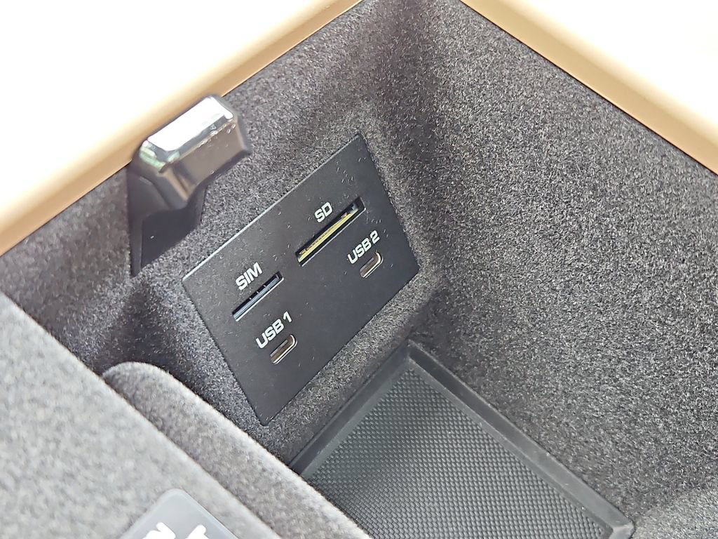 Certified 2026 Porsche Macan AWD/4WD image 16