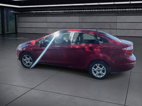 Used 2015 Ford Fiesta SE w/ Comfort Package image 6