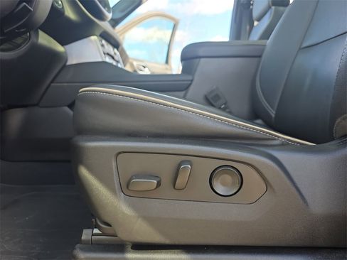 Used 2023 GMC Yukon SLT image 30