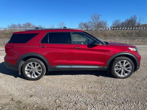 Used 2023 Ford Explorer Platinum w/ Technology Package image 4