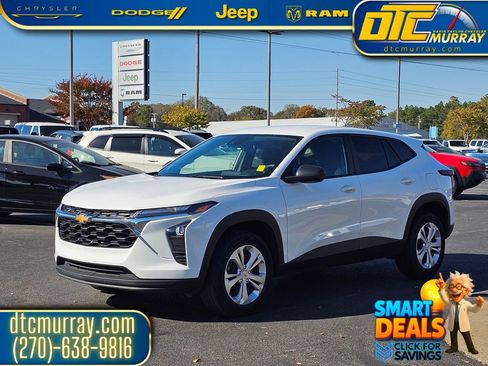 Used 2025 Chevrolet Trax LS image 3