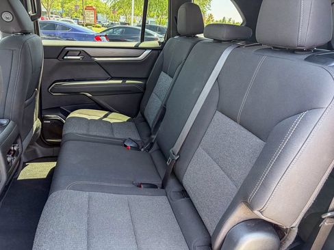 Used 2025 GMC Acadia Elevation FWD image 37