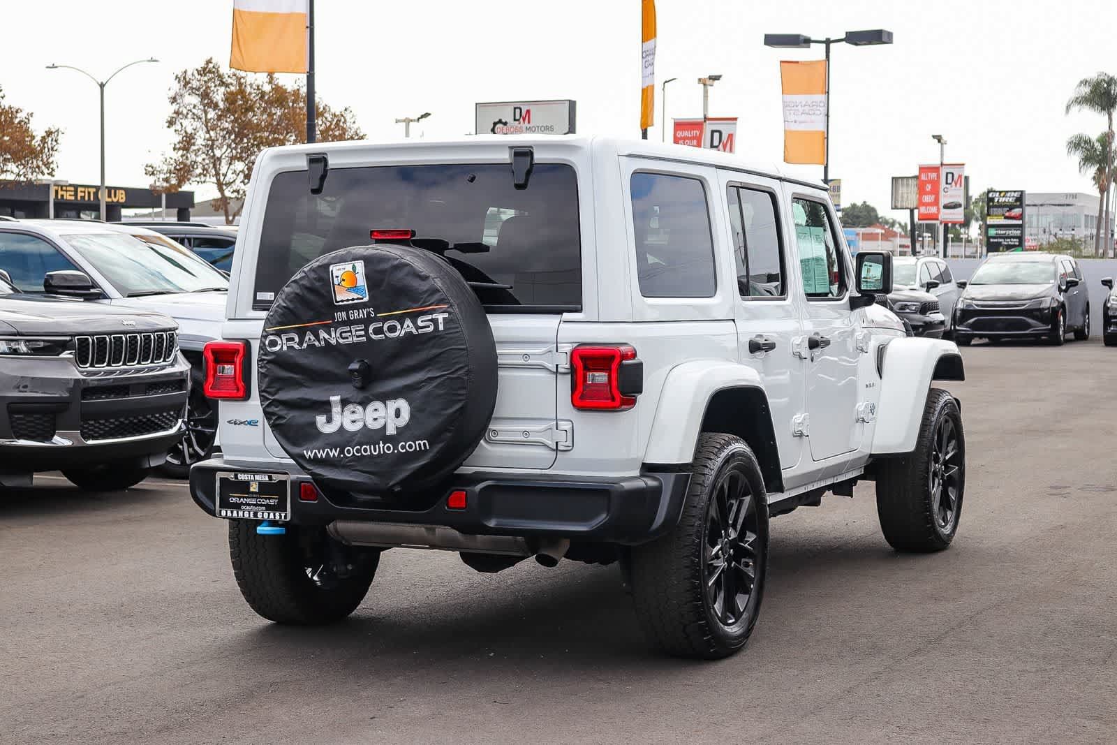 Used 2024 Jeep Wrangler Unlimited Sahara AWD/4WD image 4