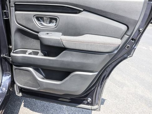 Used 2025 Honda Pilot Sport image 31