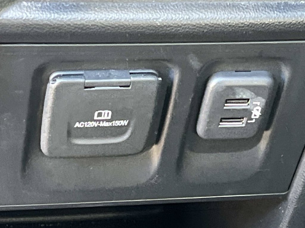 Used 2018 Chevrolet Traverse LT w/ LPO, 'HIT The Road' Package FWD image 20
