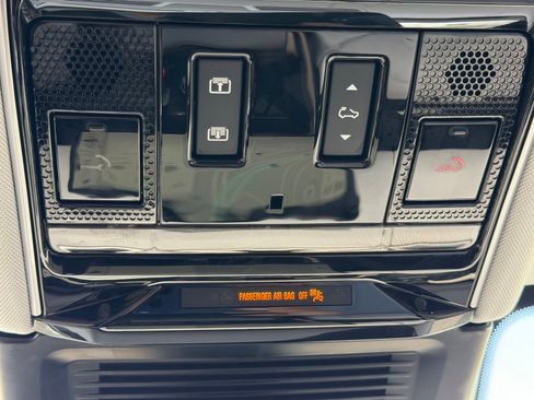 Used 2025 Land Rover Range Rover Sport Dynamic SE image 18