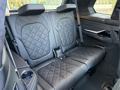 Certified 2024 BMW X7 xDrive40i w/ M Sport Package image 33