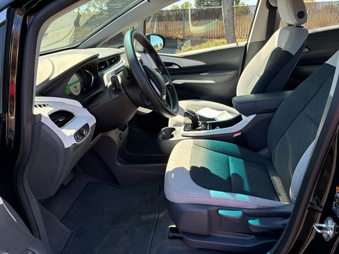Used 2018 Chevrolet Bolt LT FWD image 17