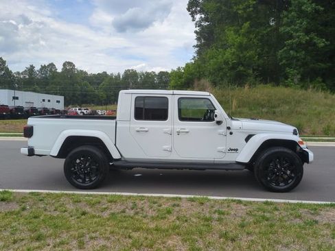 Used 2021 Jeep Gladiator Overland AWD/4WD image 14