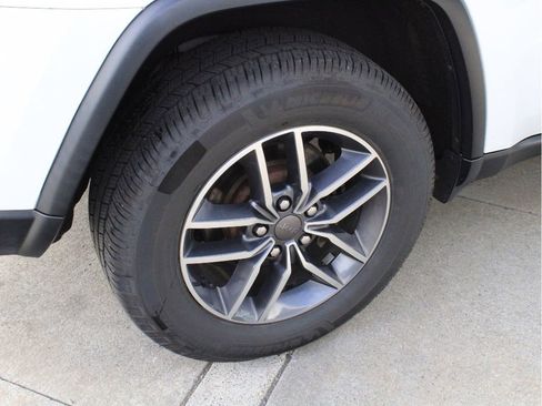 Used 2019 Jeep Grand Cherokee Limited AWD/4WD image 12