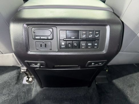 Used 2018 Toyota Sequoia Platinum AWD/4WD image 39