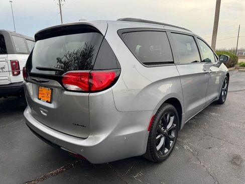 Used 2019 Chrysler Pacifica Limited w/ Advanced Safetytec Group image 3