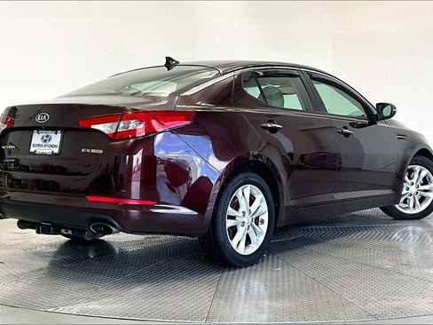 Used 2023 Hyundai Elantra SEL w/ Preferred Accessory Package FWD image 2