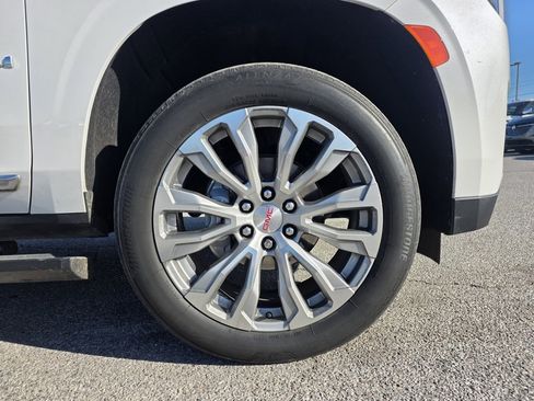 Used 2021 GMC Yukon Denali w/ Denali Ultimate Package image 32