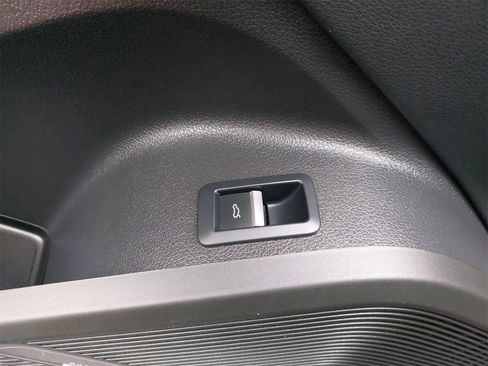 Used 2023 Audi SQ5 Prestige w/ Prestige Package image 34