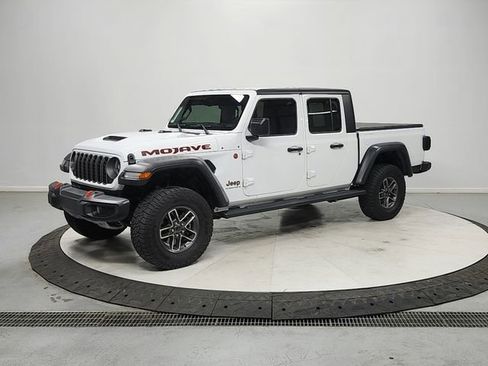 Used 2024 Jeep Gladiator Mojave w/ Convenience Group AWD/4WD image 3