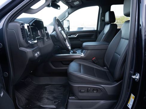 Used 2025 GMC Sierra 3500 SLT w/ SLT Premium Package image 15