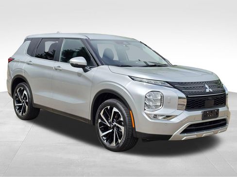Used 2024 Mitsubishi Outlander SE AWD/4WD image 5