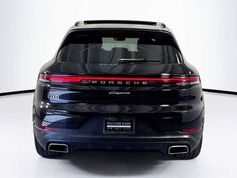 Certified 2025 Porsche Cayenne image 10