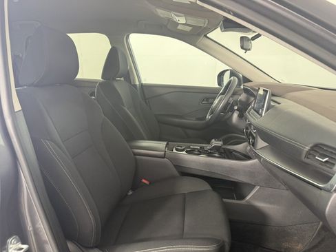 Used 2023 Nissan Rogue S AWD/4WD image 10