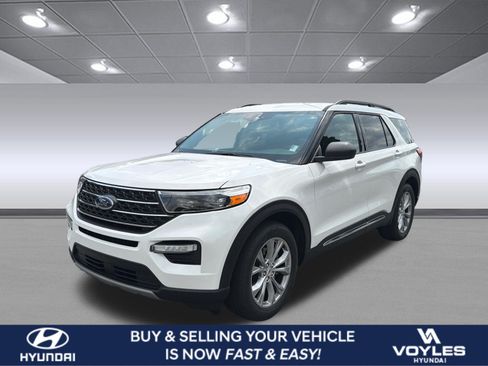 Used 2023 Ford Explorer XLT w/ Equipment Group 202A RWD image 1