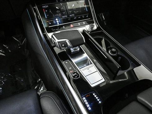 Used 2022 Audi A8 L 3.0T image 12