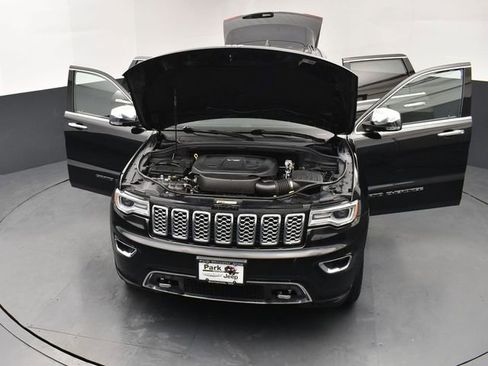 Used 2019 Jeep Grand Cherokee Overland AWD/4WD image 26