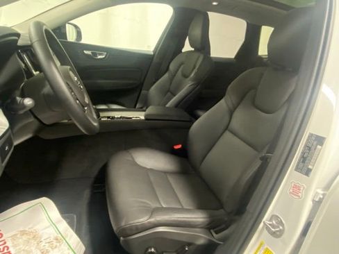 Used 2025 Volvo XC60 B5 Plus image 11