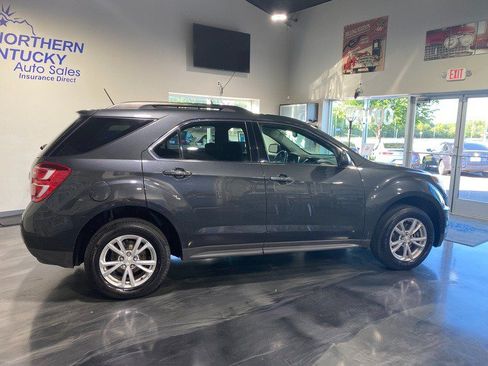 Used 2017 Chevrolet Equinox LT w/ Convenience Package AWD/4WD image 2