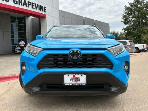 Used 2019 Toyota RAV4 XLE Premium FWD image 3