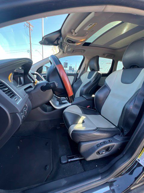Used 2017 Volvo XC60 T6 Dynamic w/ Preferred Option Package AWD/4WD image 25