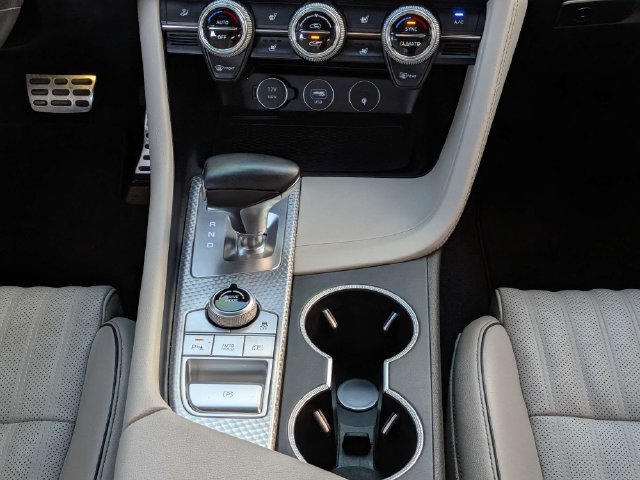 Used 2023 Genesis G70 2.0T w/ Sport Prestige Package RWD image 17