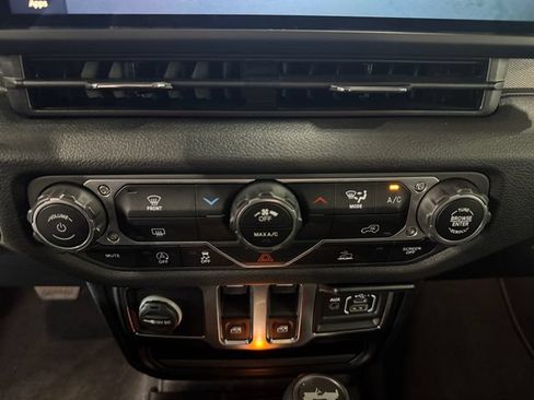 Used 2025 Jeep Wrangler Sport AWD/4WD image 3