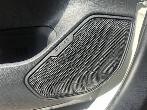 Used 2021 Toyota RAV4 Limited AWD/4WD image 31