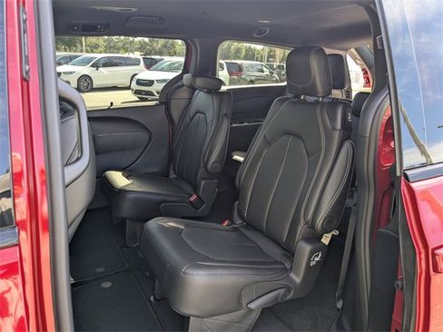 New 2026 Chrysler Pacifica Select image 14