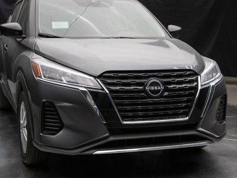 New 2025 Nissan Kicks Play S image 3