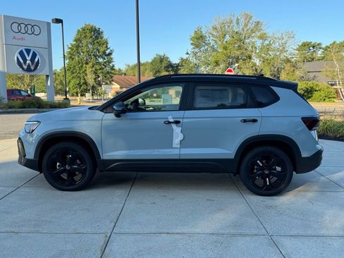 New 2025 Volkswagen Taos SE image 14