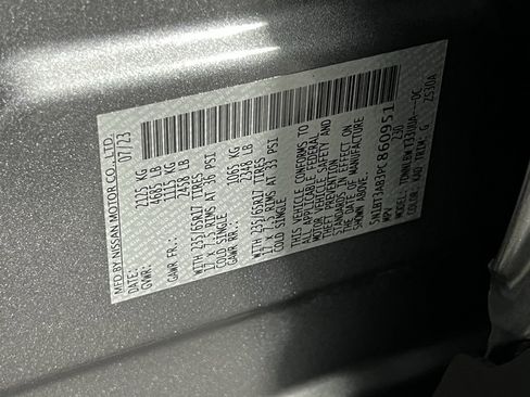 Used 2023 Nissan Rogue S image 42