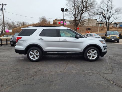 Used 2016 Ford Explorer XLT image 10