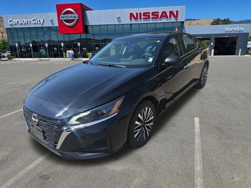 Used 2024 Nissan Altima 2.5 SV AWD/4WD image 3