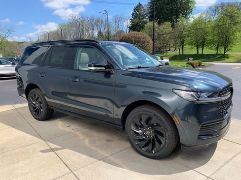 New 2026 Lincoln Navigator Reserve w/ Jet Appearance Package AWD/4WD image 13