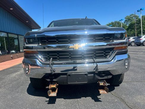 Used 2018 Chevrolet Silverado 1500 LT w/ LT Convenience Package AWD/4WD image 3