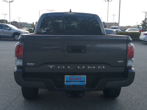 Used 2022 Toyota Tacoma Limited image 14