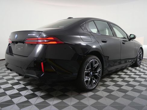 Used 2026 BMW i5 eDrive40 w/ M Sport Package AWD/4WD image 3