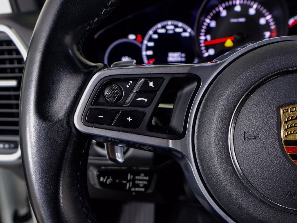Certified 2022 Porsche Cayenne AWD/4WD image 19