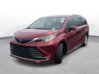 Used 2023 Toyota Sienna Limited video 2