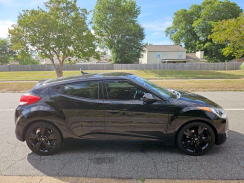 Used 2017 Hyundai Veloster Value Edition FWD image 5